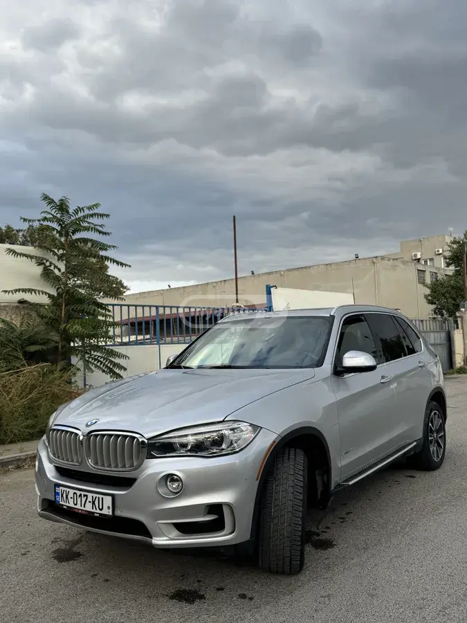 BMW X5 2018 — photo 2