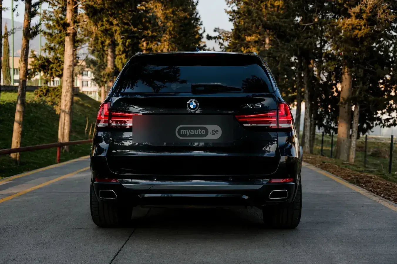 BMW X5 2018 — photo 2