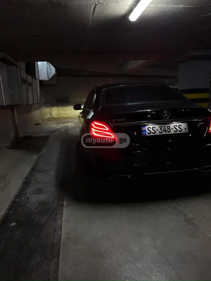 Mercedes-Benz C 300 2018 — photo 2