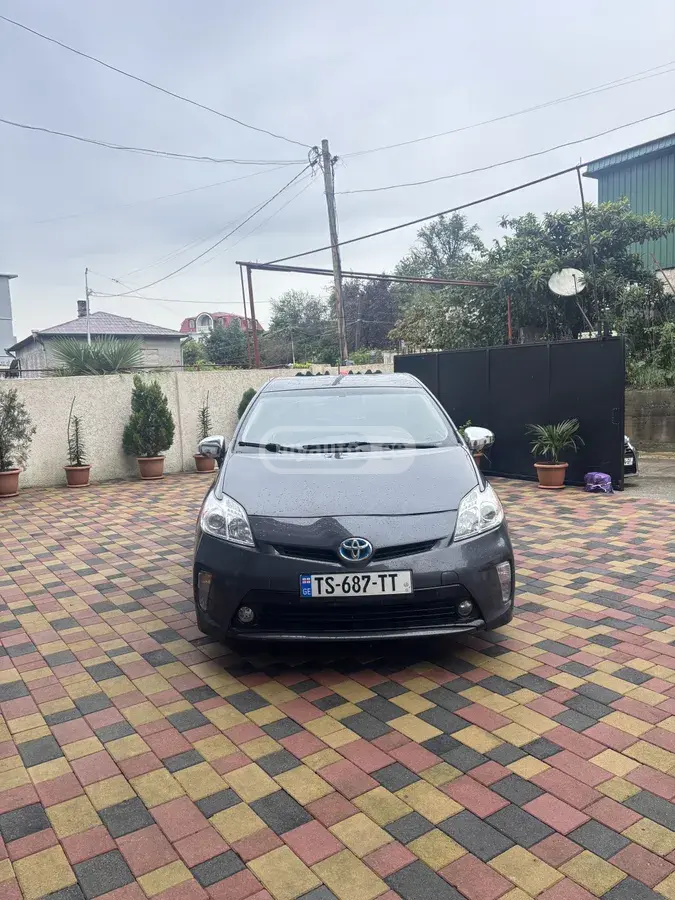 Toyota Prius 2013 — photo 2