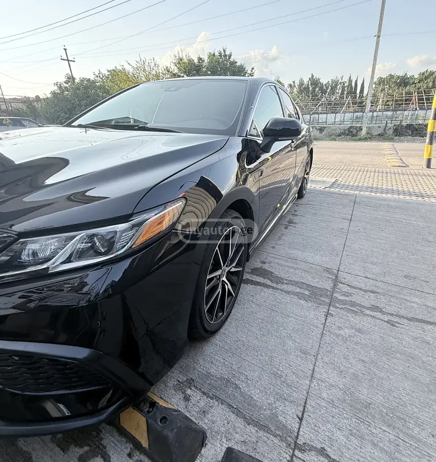 Toyota Camry 2023 — photo 2