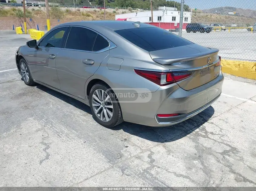 Lexus ES 300 2021 — photo 2