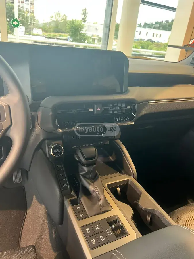 Toyota Land Cruiser Prado 2026 — photo 2