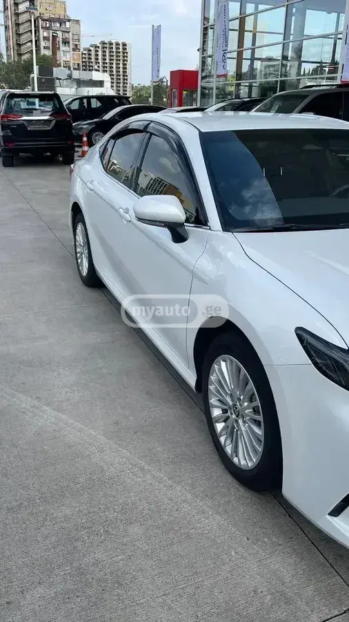 Toyota Camry 2025 — photo 2