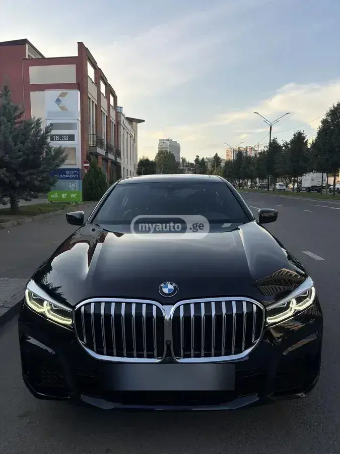 BMW 740 2022 — photo 2