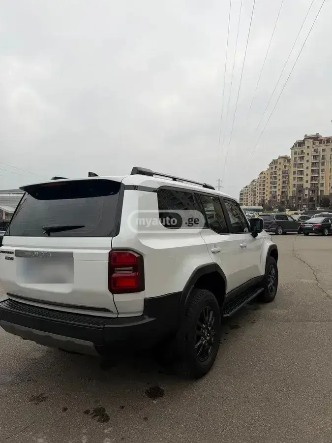 Toyota Land Cruiser Prado 2024 — photo 2