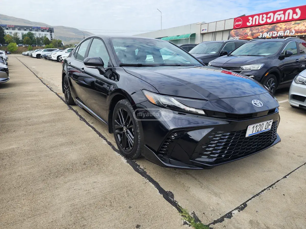 Toyota Camry 2025 — photo 2