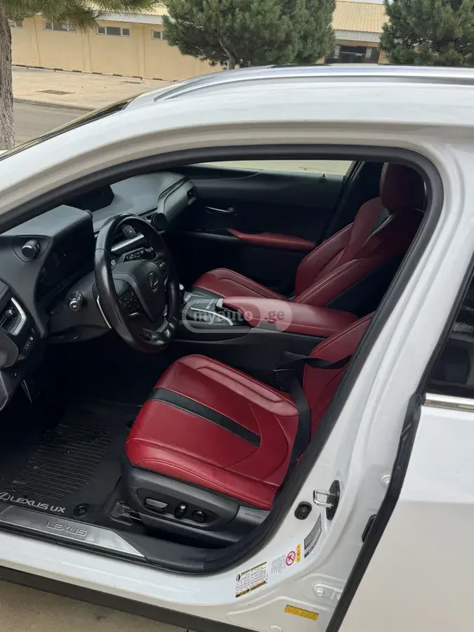 Lexus UX 200 2018 — photo 2