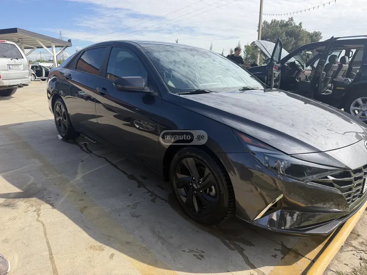Hyundai Elantra 2022 — photo 2