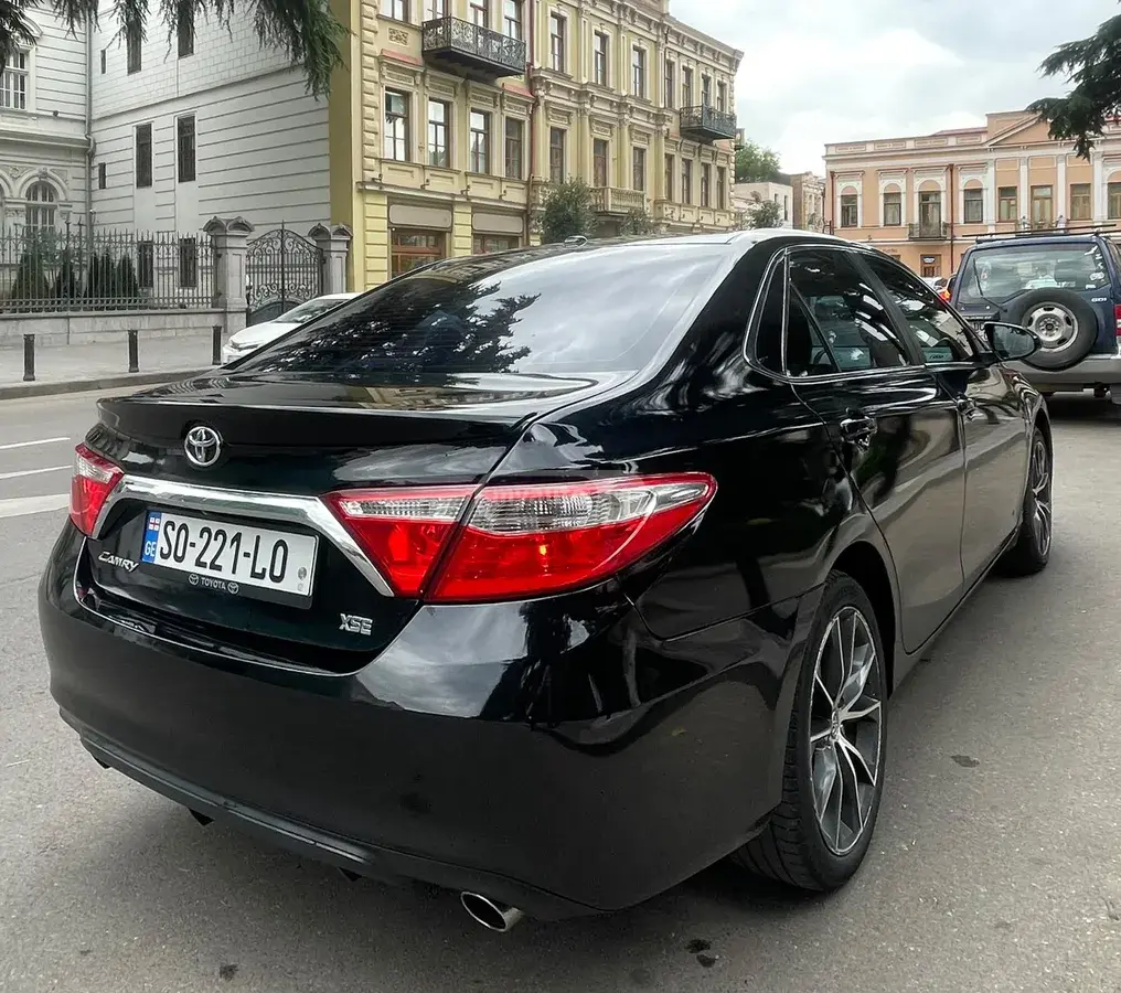 Toyota Camry 2016 — photo 2