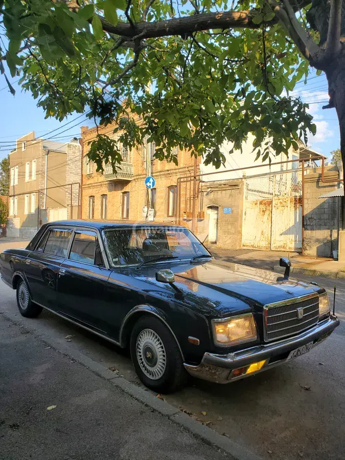 Toyota Century 1995 — photo 2