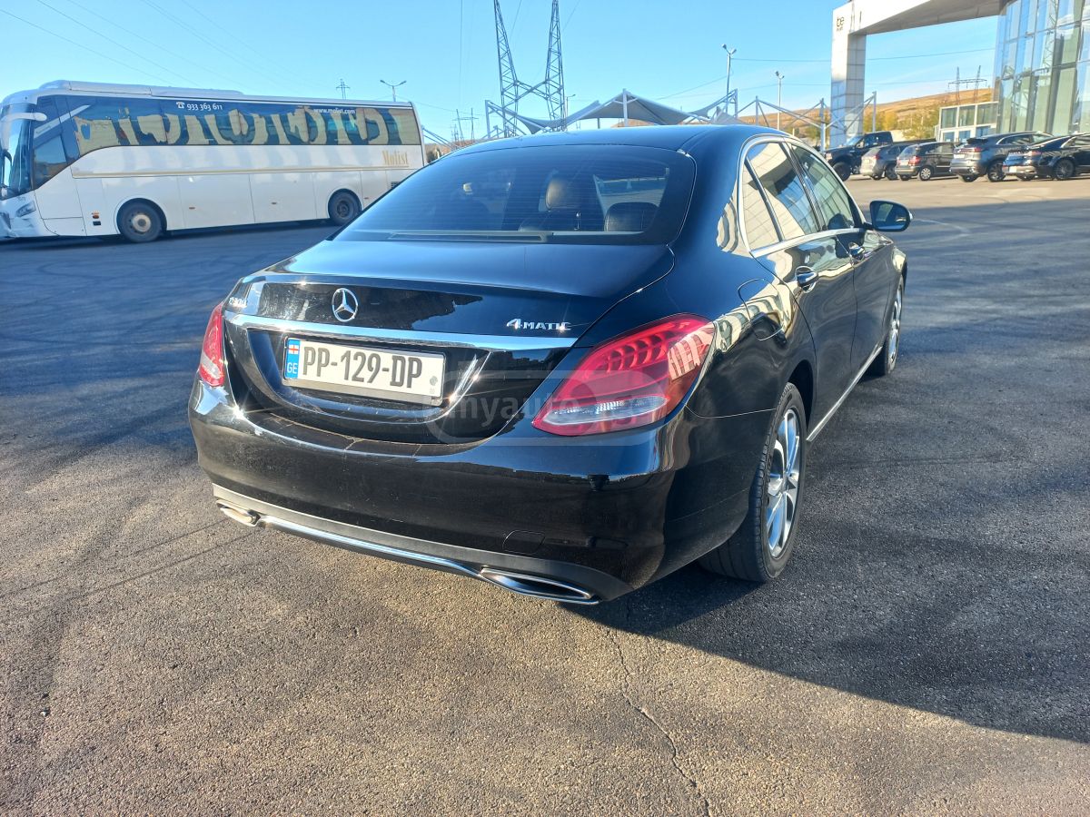 Mercedes-Benz C 300 2016 — photo 2