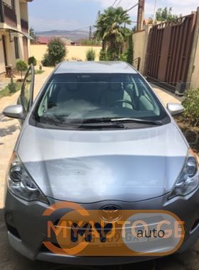 Toyota Prius C 2014 — photo 2