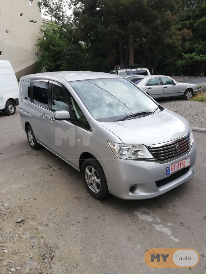 Toyota Voxy 2013 — photo 2