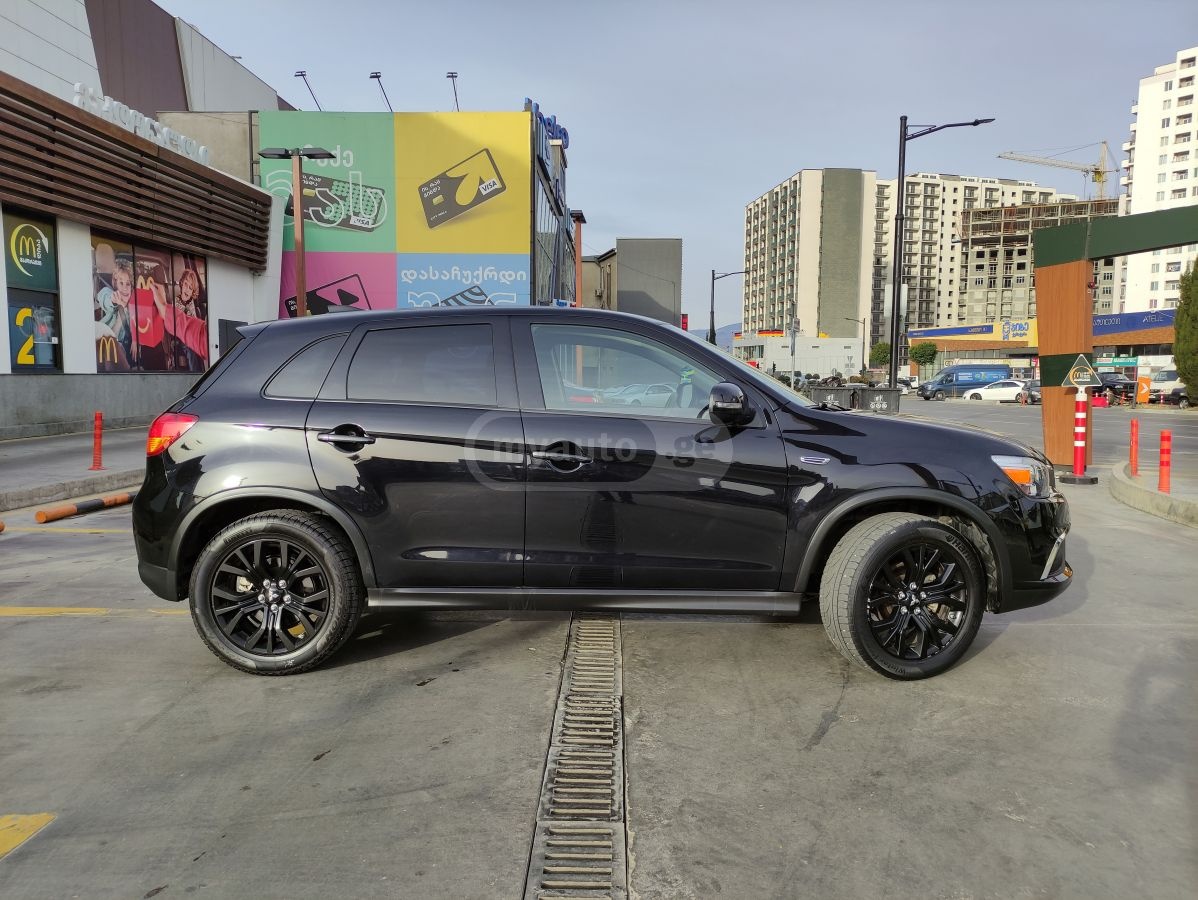 Mitsubishi Outlander 2018 — photo 2