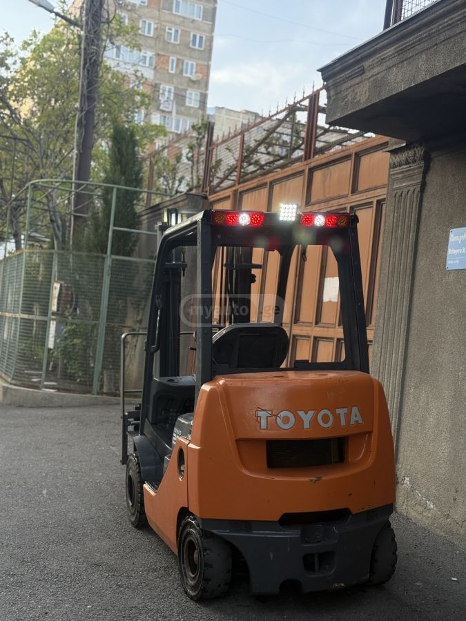 Toyota Forklift 2007 — photo 2
