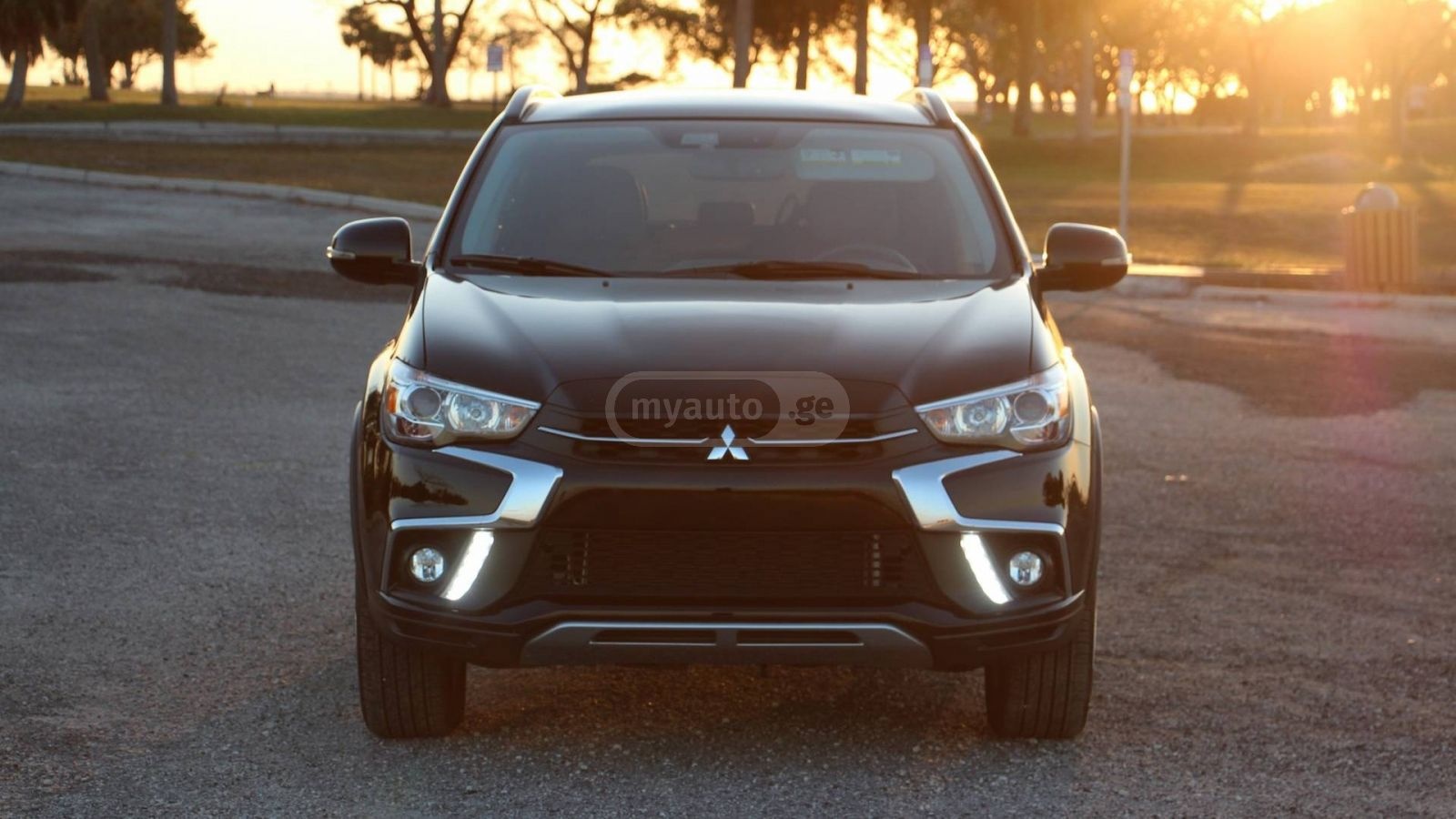 Mitsubishi Outlander Sport 2018 — photo 2