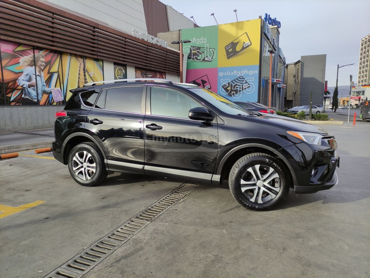 Toyota RAV4 2018 — photo 2