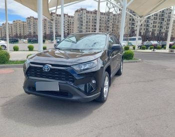 Toyota RAV4 2019 — photo 2