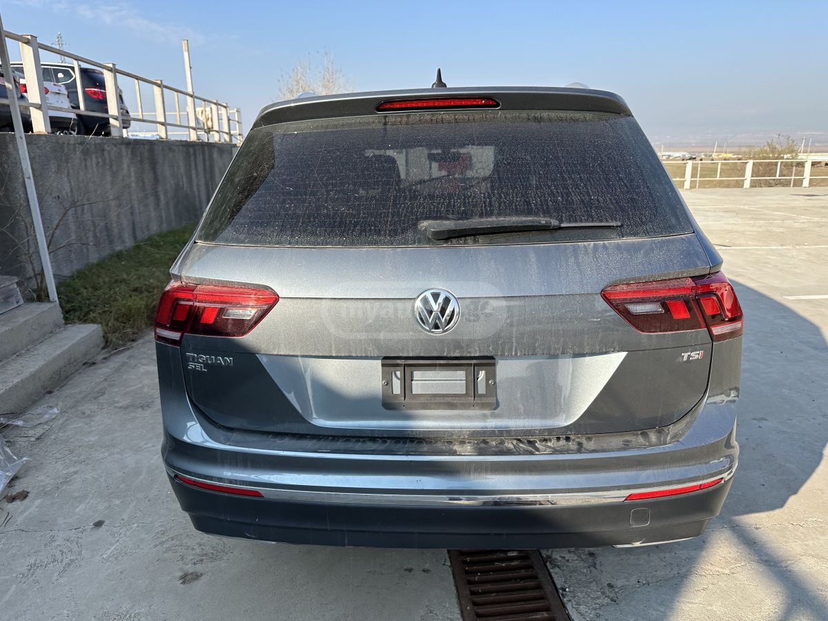 Volkswagen Tiguan 2018 — photo 2