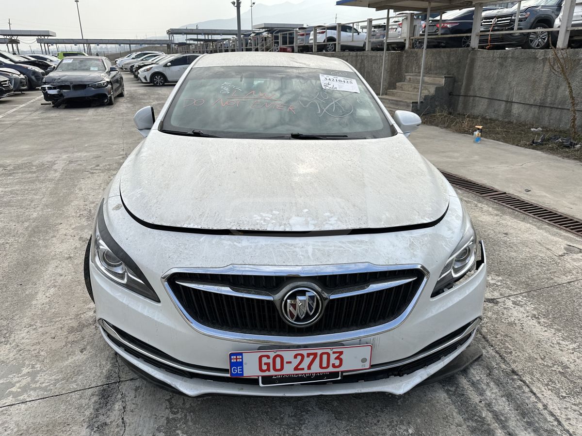 Buick Lacrose 2018 — photo 2