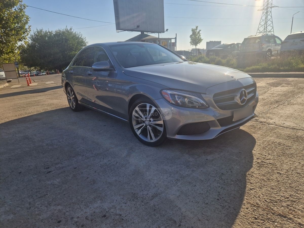 Mercedes-Benz C 300 2015 — photo 2