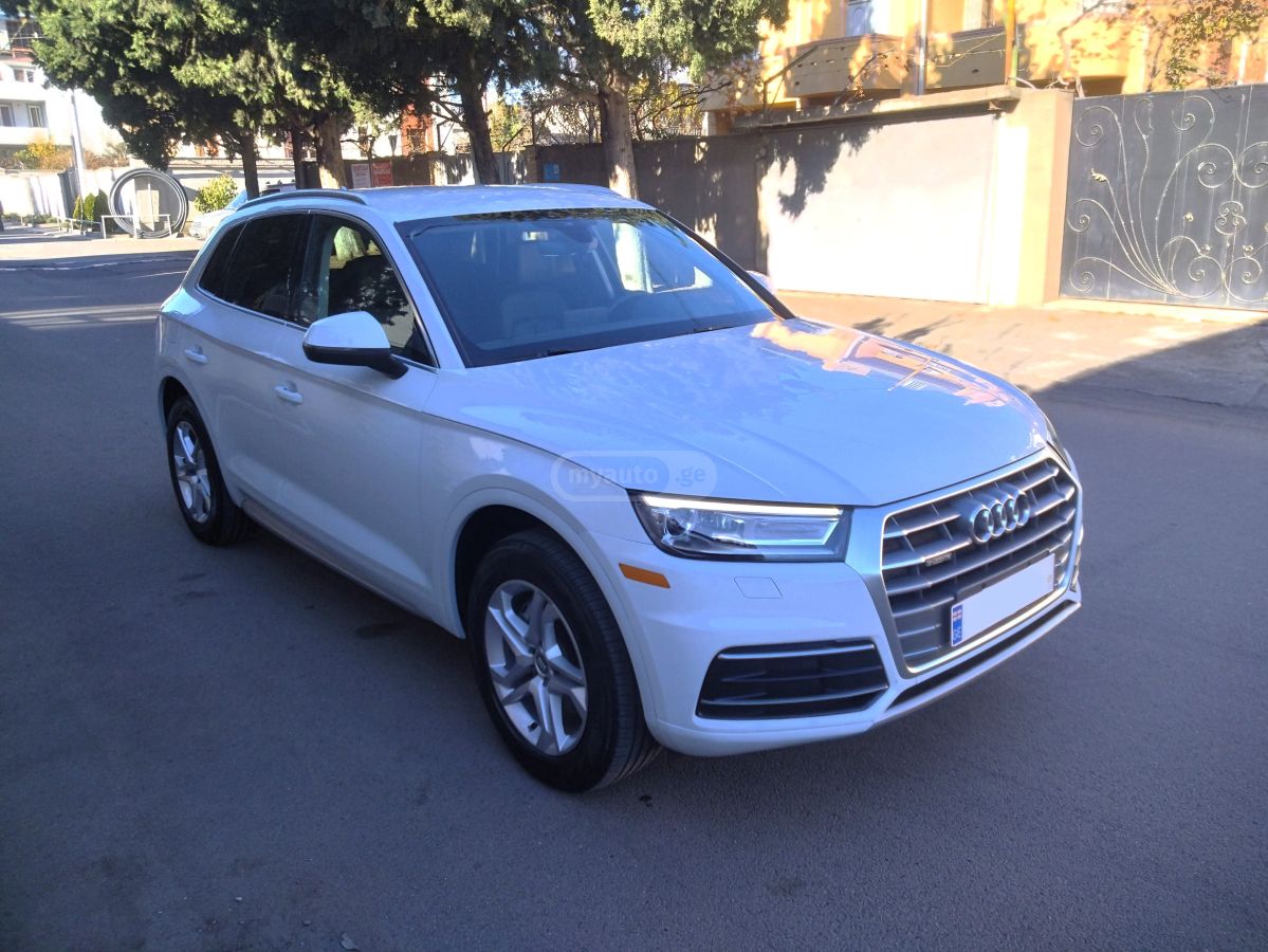 Audi Q5 2019 — photo 2