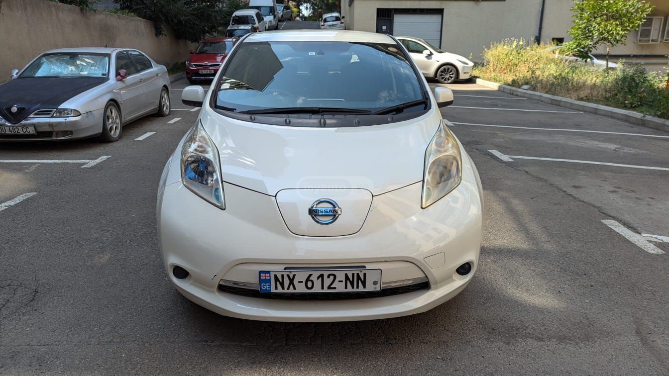 Nissan Leaf 2015 — photo 2