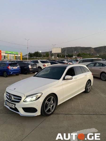 Mercedes-Benz C-220M