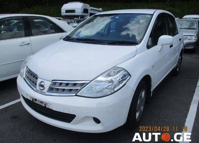 Nissan Tiida 2010 — photo 2