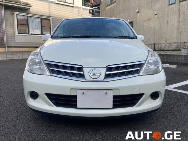 Nissan Tiida 2010 — photo 2