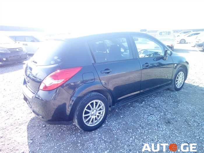 Nissan Tiida 2011 — photo 2
