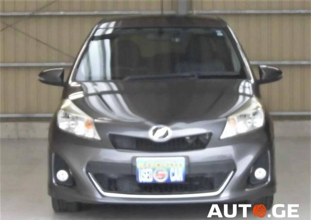 Toyota Vitz 2012 — photo 2