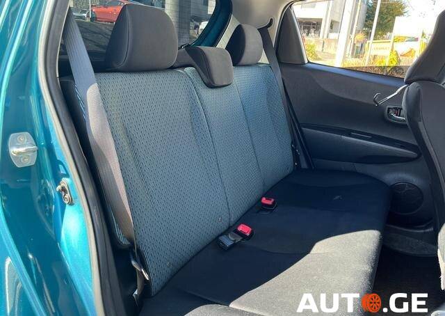Toyota Vitz 2012 — photo 2