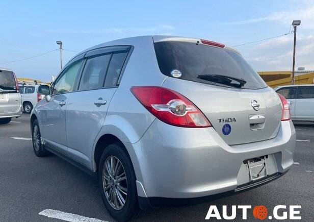 Nissan Tiida 2011 — photo 2