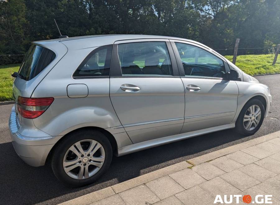 Mercedes-Benz B-200M 2010 — photo 2