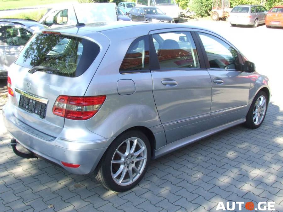 Mercedes-Benz B-200M 2010 — photo 2