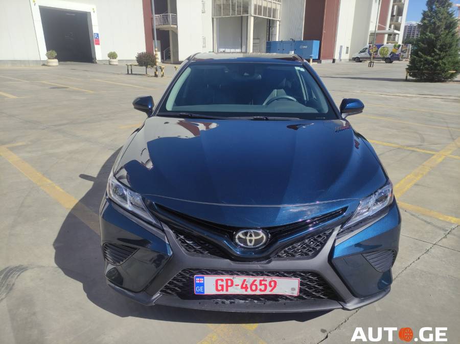 Toyota Camry 2020 — photo 2