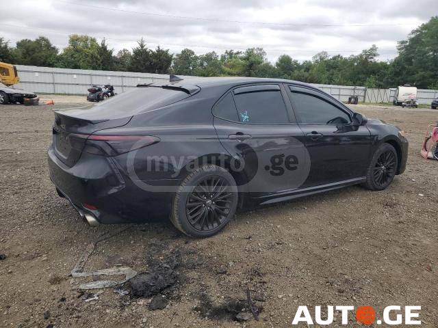 Toyota Camry 2019 — photo 2