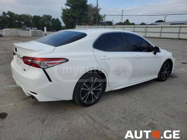 Toyota Camry 2018 — photo 2