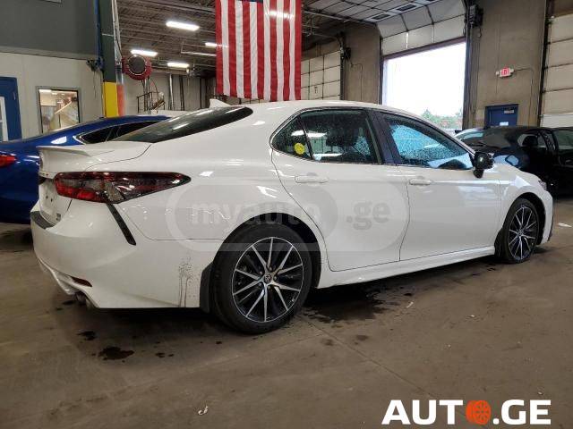 Toyota Camry 2023 — photo 2