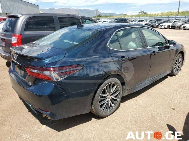 Toyota Camry 2021 — photo 2