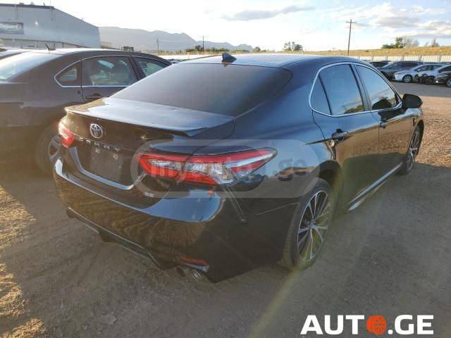 Toyota Camry 2019 — photo 2