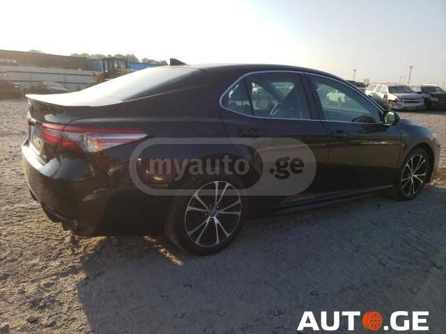 Toyota Camry 2019 — photo 2