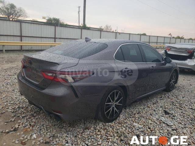 Toyota Camry 2023 — photo 2