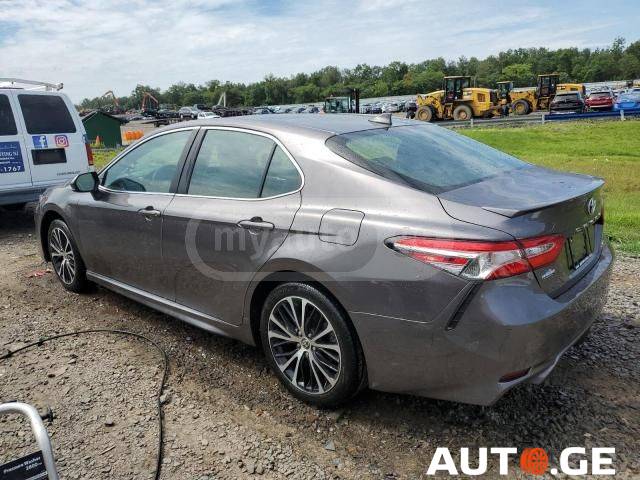 Toyota Camry 2020 — photo 2