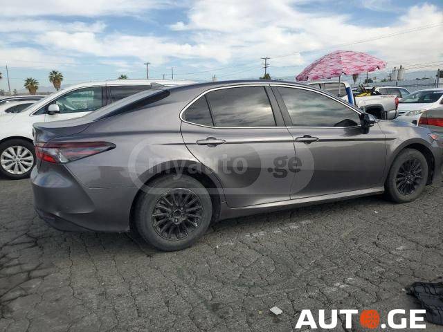 Toyota Camry 2023 — photo 2