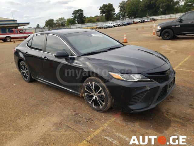 Toyota Camry 2019 — photo 2