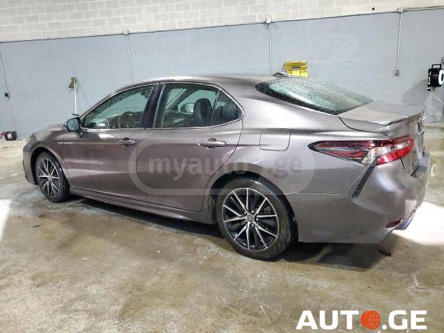 Toyota Camry 2022 — photo 2