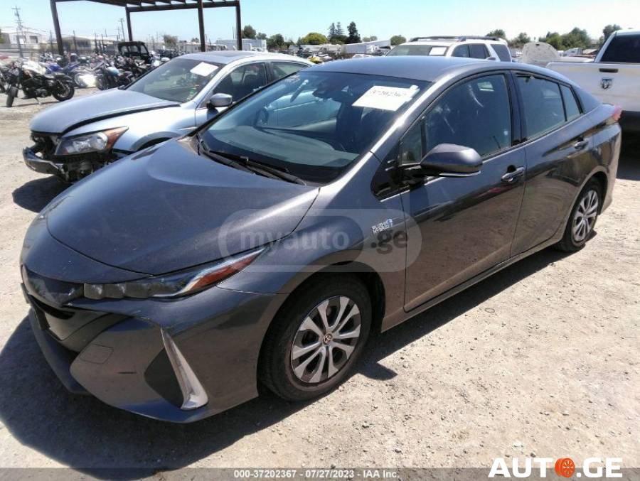 Toyota Prius 2020 — photo 2